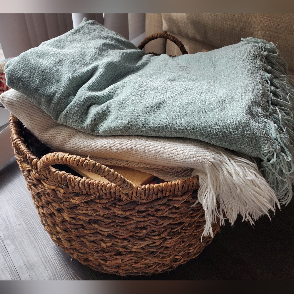 Throw blankets - Picture 2 of 6